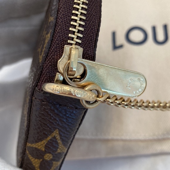 LOUIS Vuitton Monogram Coeur (Heart) Coin Purse - Picture 4 of 12